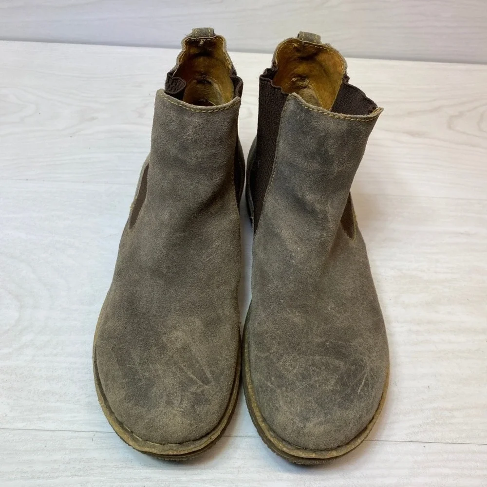 Born Womens 9 Chelsea Boots Suede Ankle Flat Brown Leather Elastic Pull On Rural